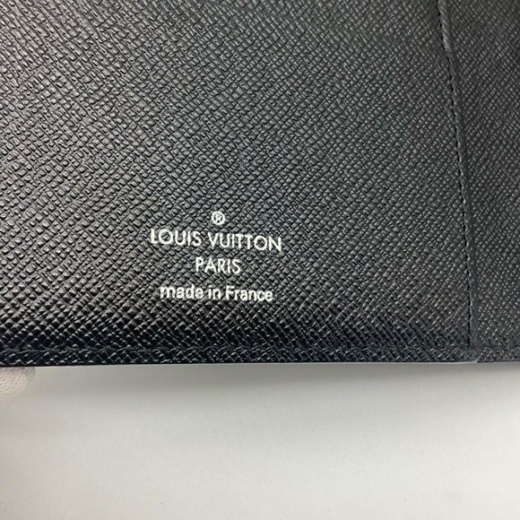 LOUIS VUITTON

Monogram Macassar Medium Ring Agenda - Picture 9 of 14